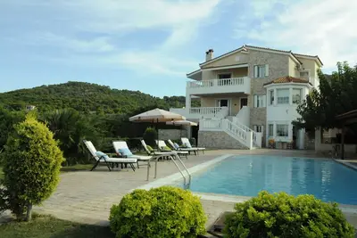 Image de Villa spacieuse et luxueuse à proximité de la plage