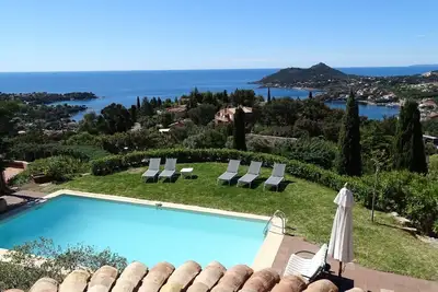 Image de Magnifique vue sur la baie d'Agay au sommet d'un domaine privé, 8 pers, piscine