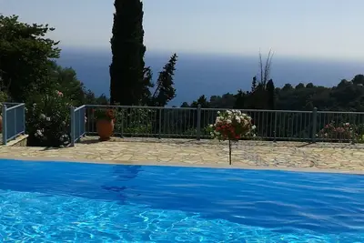 Image de Belle vue villa avec piscine à débordement