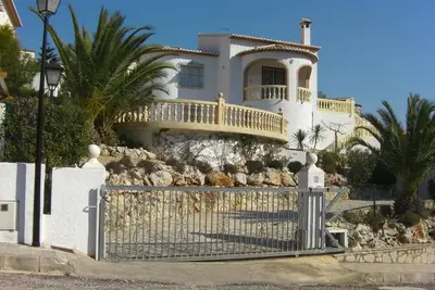 Image de Belle villa avec piscine privée et vue panoramique à 10 minutes de la mer