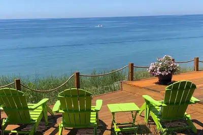 Image de Superbes vues sur le lac Michigan avec 110 pieds de plage privée sur un acre
