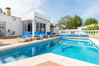 Image de Villa de luxe, piscine chauffée, wifi, satellite