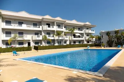 Image de Excelent T1 au calme 1km de la plage, proche restaurants et commerces à pied.