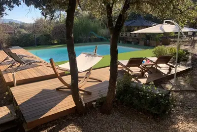 Image de Studio cosy en Provence avec jardin privé clos, piscine, Climatisation et wifi