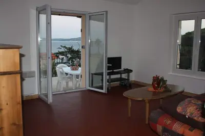 Image de 3*T2 ds villa bd Mer Plage Parking Terrasse vue mer/St Tropez centre
