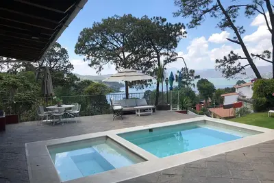 Image de Maison avec vue sur le lac pour 25 nuitées.