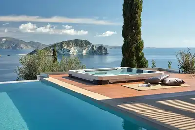 Image de Villa Wing (230 m², vue mer, piscine à débordement)