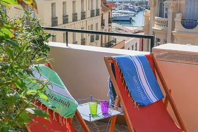 Image de Triangle d'or de St-Raphael - Place Coullet