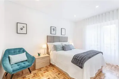 Image de Appartement familial dans le centre-ville avec parking, wifi, A \/ C. . .