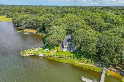 Image de Superbe Waterfront Estate House avec vue à 180 degrés sur la mer sur 7 hectares privés