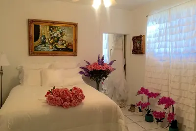 Image de Appartement PRIVÉ 1br \/ 1ba MEUBLÉ, Animaux Ok, Wifi, CÂBLE, Blanchisserie, Lumineux Spacieux