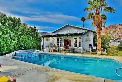 Image de Super cute Guest House piscine surplombant