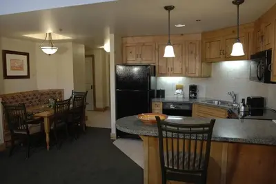 Image de Condo de luxe + foyer au gaz | Profitez d'un accès ski-in / ski-out!