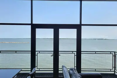 Image de Nouveau Condo Loft Waterfront Penthouse à quelques minutes de Cedar Point