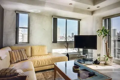 Image de 1 bd, 1 être Condo. Vues, gymnase, piscine, jacuzzi, sauna, sécurité 24 heures