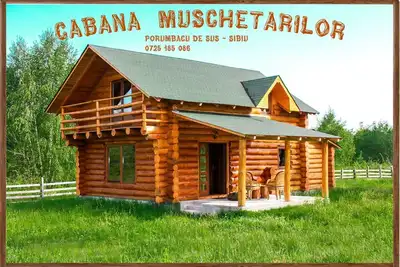 Image de Chalet \/ cabane en rondins de montagne au pied de la chaîne de Fagaras dans les Carpates