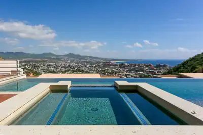 Image de Nouveau! Condo Cabo San Lucas avec vue sur la piscine et l'océan!