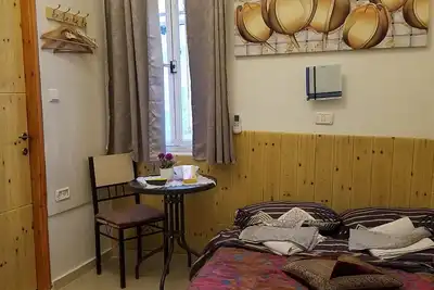 Image de Studio 1 est un studio avec toilettes privées et salle de bains.