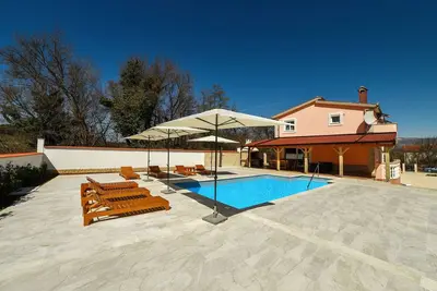 Image de Maison de vacances indépendante avec piscine jusqu'à 13 perosns \"Villa Matic\"