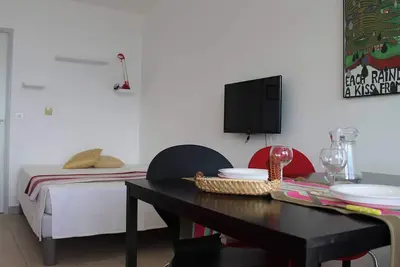Image de Studio moderne, 2 couchages, climatisé avec parking à Villeneuve Loubet Plage