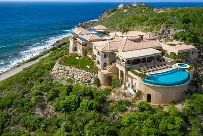 Image de Nouveau Oceanfront Luxury Couple & Family Villa 5 King Identical Suites & Full Ac