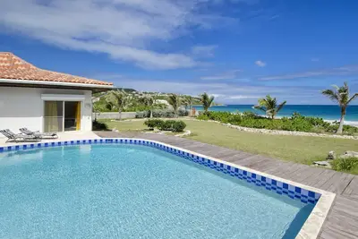 Image de Beachfront 6 Br Luxurious Villa Hibiscus