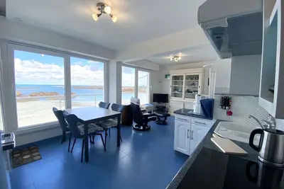 Image de Appartement Vue Sur Mer avec Wifi plage de la Grève Blanche Tregastel