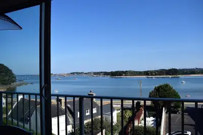 Image de Appartement entièrement rénové avec Superbe Vue sur la Baie Sainte-Anne à Tregastel