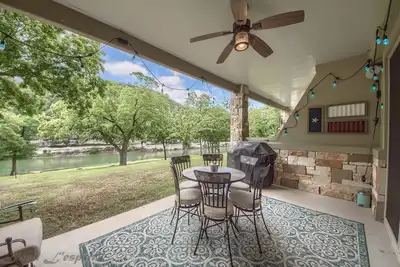 Image de Guadalupe Riverfront! Complexe fermé haut de gamme avec piscine, accès direct à la rivière!