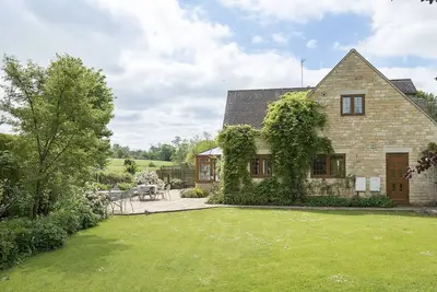 Image de Kingfisher Cottage, Winchcombe, Cotswolds - capacité 10 personnes dans 5 chambres