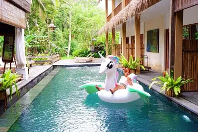 Image de Vue de luxe sur la piscine # 01
