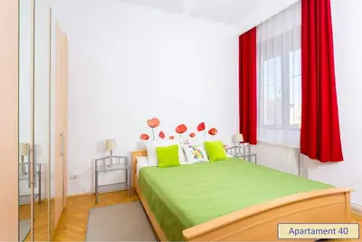 Image de ☞ Nice & Cosy☜ très grand lit + bain à remous Appartement 40
