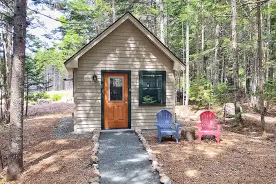 Image de Precipice Tiny House à Acadia Yurts