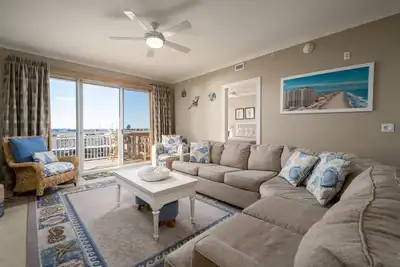 Image de Gateway Grand 602, vous vous réveillerez avec une incroyable vue panoramique sur l'océan et la baie!