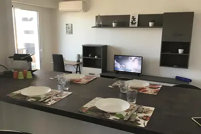 Image de Nice Mont Boron. Grand Studio meublé refait à neuf!
