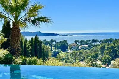 Image de Villa classée 5* avec vue imprenable sur la Presqu'île de Giens