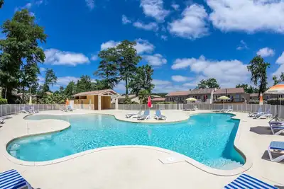 Image de Studio Proche Du Cours De Golf + piscines sur place