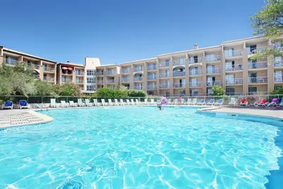 Image de Studio au calme proche du centre | Piscine Extérieure