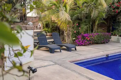 Image de Cabo Penthouse! ! Gemme cachée avec terrasse sur le toit, piscine, étapes de la marina + plage