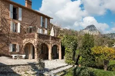 Image de 2 chambres + salon cuisine d'été avec piscine privée