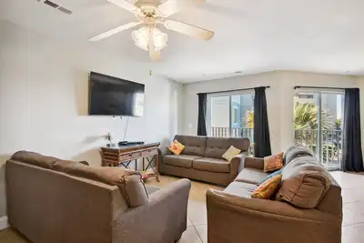 Image de Ambassador Villas 203, Spacious 8 Br Beach Front Condo with a Swimming Pool and Hot Tub