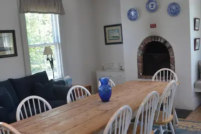 Image de Fame- Downtown Nantucket - 2 Bedroom, 2. 5 Bath apartment