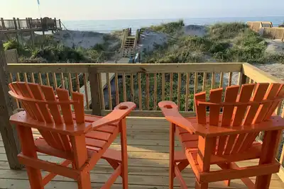 Image de À quelques pas de l'océan! Charmant, confortable et une maison loin de chez eux.