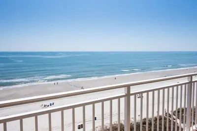 Image de Suite Ă Sanabel! Direct Oceanfront * Balcon * Mises Ă niveau * Emplacement fantastique!