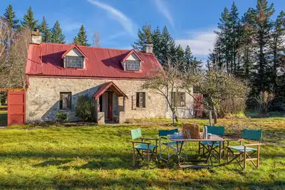 Image de Wanaka Authentic Stone Cottage - Maison de vacances Wanaka