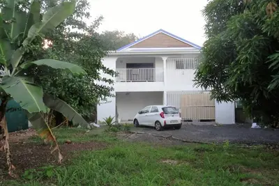 Image de Bel appartement moderne avec terrasse entre ville et campagne