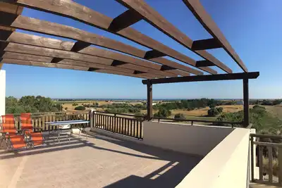 Image de Studio en attique avec vue mer près de l'aéroport