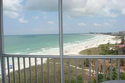 Image de Magnifiquement nommé Condo 2 chambres avec vue sur le golfe!