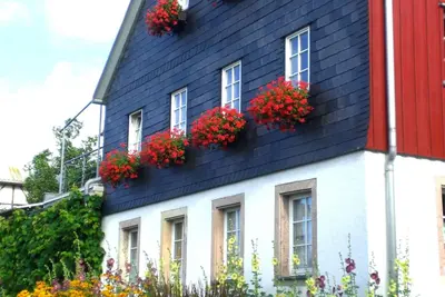 Image de Appartement ensoleillé aux portes des monts Métallifères près de la ville de motards de Zschopau