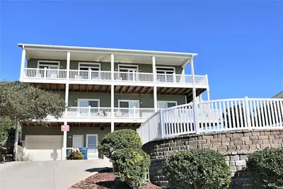 Image de Juste une courte promenade de la plage! Piscine privée, ascenseur et plus!